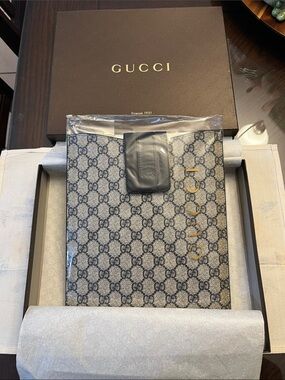 Gucci GG Supreme Canvas Folio in Beige and Navy with Gold Logo